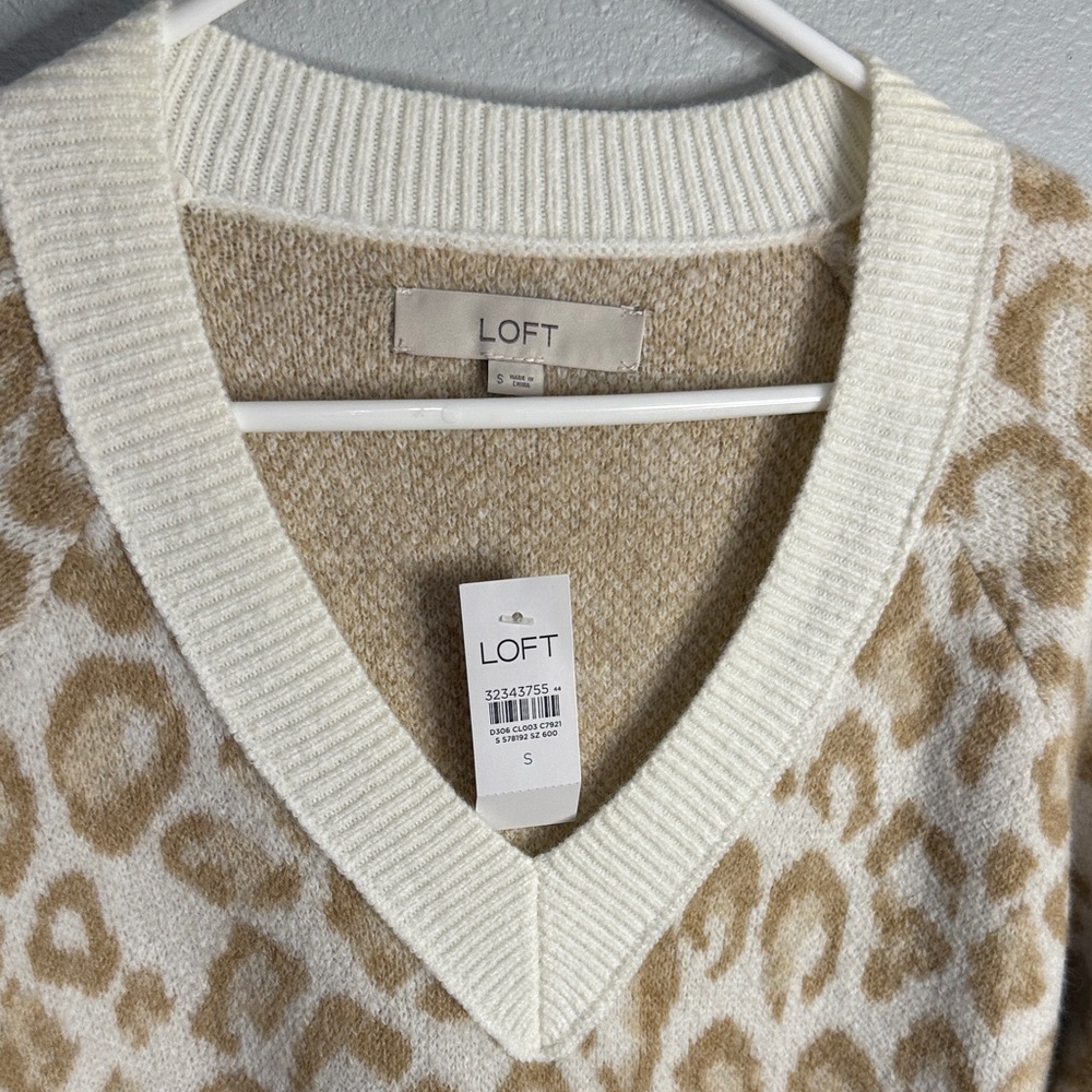 NWT LOFT Women's V-Neck Sweater - Cream and Tan Leopard Print Small - Picture 3 of 5